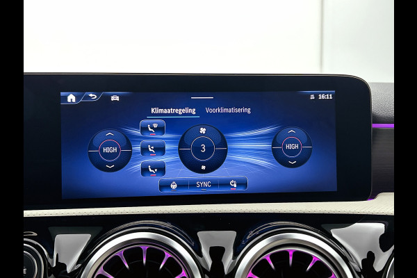 Mercedes-Benz A-Klasse 250 e Luxury Line Panorama Schuif-Kanteldak | Sfeerverlichting | Achteruitrijcamera | Stoelverwarming. Achteruitrij camera | Panorama dak | Memory pakket