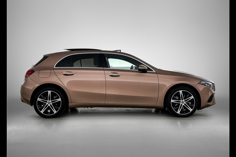 Mercedes-Benz A-Klasse 250 e Luxury Line Panorama Schuif-Kanteldak | Sfeerverlichting | Achteruitrijcamera | Stoelverwarming. Achteruitrij camera | Panorama dak | Memory pakket