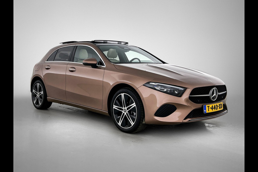 Mercedes-Benz A-Klasse 250 e Luxury Line Panorama Schuif-Kanteldak | Sfeerverlichting | Achteruitrijcamera | Stoelverwarming. Achteruitrij camera | Panorama dak | Memory pakket