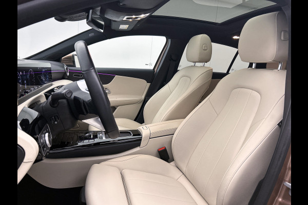 Mercedes-Benz A-Klasse 250 e Luxury Line Panorama Schuif-Kanteldak | Sfeerverlichting | Achteruitrijcamera | Stoelverwarming. Achteruitrij camera | Panorama dak | Memory pakket