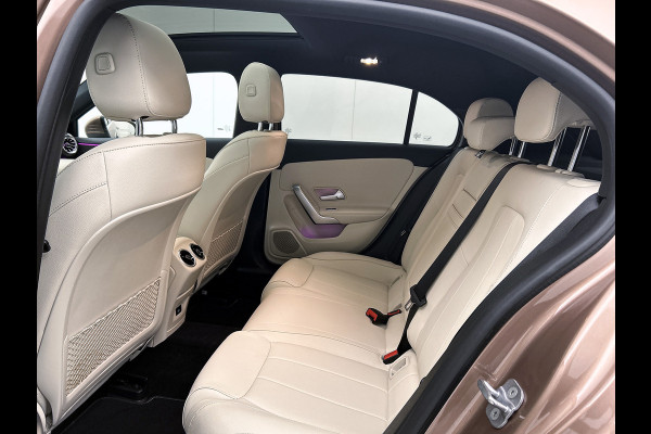 Mercedes-Benz A-Klasse 250 e Luxury Line Panorama Schuif-Kanteldak | Sfeerverlichting | Achteruitrijcamera | Stoelverwarming. Achteruitrij camera | Panorama dak | Memory pakket