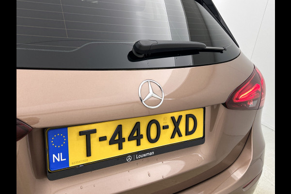 Mercedes-Benz A-Klasse 250 e Luxury Line Panorama Schuif-Kanteldak | Sfeerverlichting | Achteruitrijcamera | Stoelverwarming. Achteruitrij camera | Panorama dak | Memory pakket