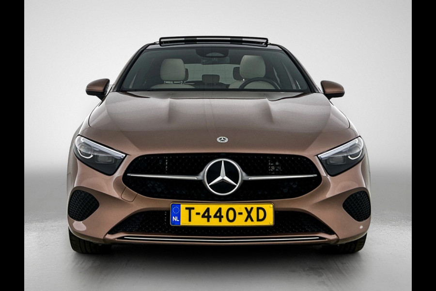 Mercedes-Benz A-Klasse 250 e Luxury Line Panorama Schuif-Kanteldak | Sfeerverlichting | Achteruitrijcamera | Stoelverwarming. Achteruitrij camera | Panorama dak | Memory pakket