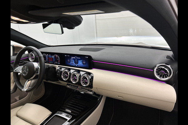 Mercedes-Benz A-Klasse 250 e Luxury Line Panorama Schuif-Kanteldak | Sfeerverlichting | Achteruitrijcamera | Stoelverwarming. Achteruitrij camera | Panorama dak | Memory pakket