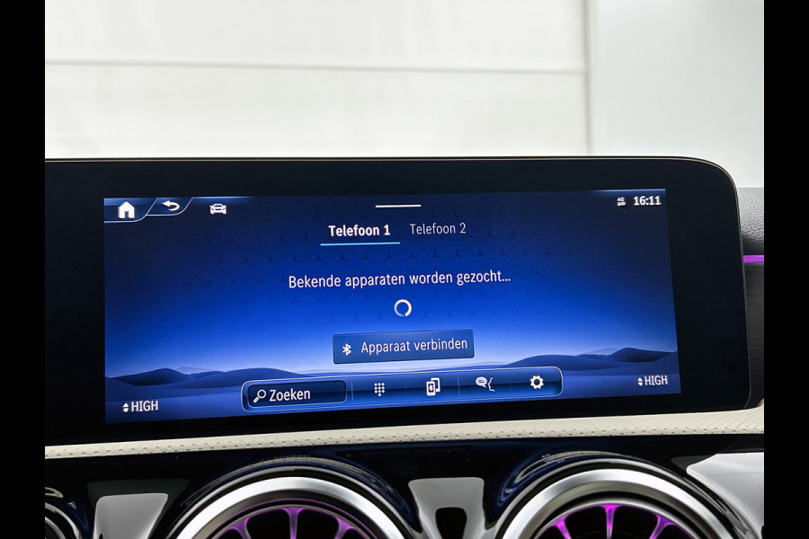 Mercedes-Benz A-Klasse 250 e Luxury Line Panorama Schuif-Kanteldak | Sfeerverlichting | Achteruitrijcamera | Stoelverwarming. Achteruitrij camera | Panorama dak | Memory pakket