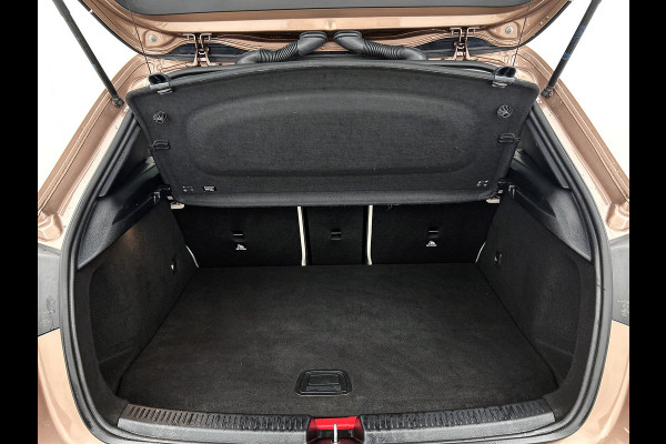 Mercedes-Benz A-Klasse 250 e Luxury Line Panorama Schuif-Kanteldak | Sfeerverlichting | Achteruitrijcamera | Stoelverwarming. Achteruitrij camera | Panorama dak | Memory pakket