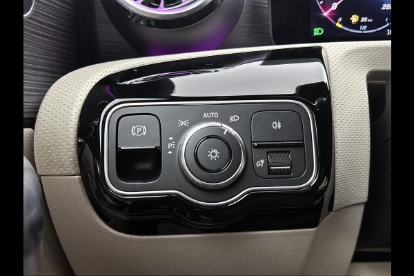 Mercedes-Benz A-Klasse 250 e Luxury Line Panorama Schuif-Kanteldak | Sfeerverlichting | Achteruitrijcamera | Stoelverwarming. Achteruitrij camera | Panorama dak | Memory pakket