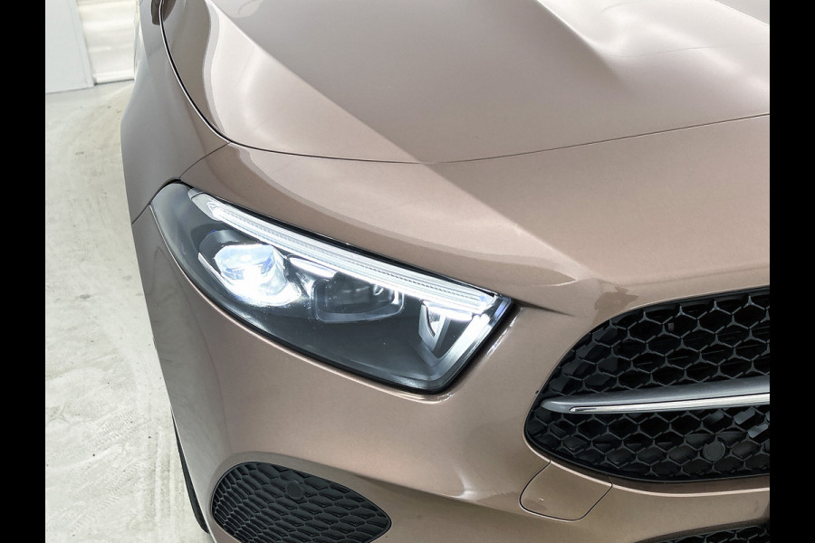 Mercedes-Benz A-Klasse 250 e Luxury Line Panorama Schuif-Kanteldak | Sfeerverlichting | Achteruitrijcamera | Stoelverwarming. Achteruitrij camera | Panorama dak | Memory pakket