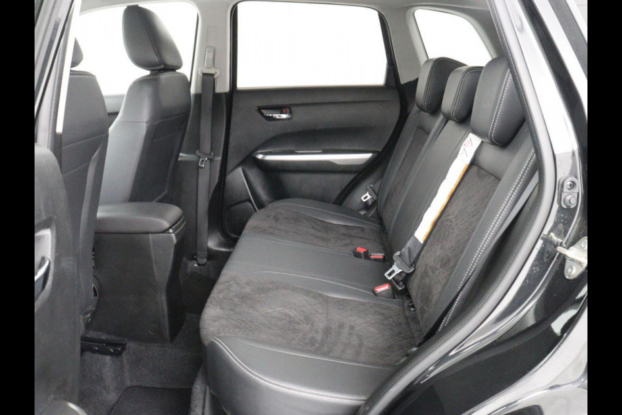 Suzuki Vitara 1.5 Hybrid Style | Trekhaak | Stoelverwarming | Adaptive cruise | Camera | Carplay | Leder/Alcantara | Full LED | Keyless | Navigatie | Climate control | Parkeerhulp