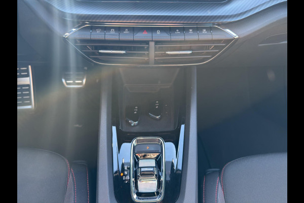 Škoda Octavia Combi 1.4 TSI RS iV PHEV Business | Pano | Head-Up | Led | Stuur verw. | Parksensoren |