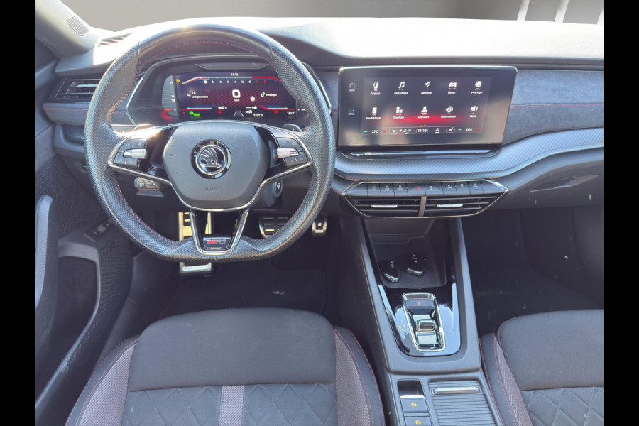 Škoda Octavia Combi 1.4 TSI RS iV PHEV Business | Pano | Head-Up | Led | Stuur verw. | Parksensoren |