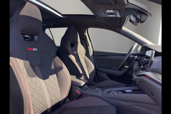 Škoda Octavia Combi 1.4 TSI RS iV PHEV Business | Pano | Head-Up | Led | Stuur verw. | Parksensoren |