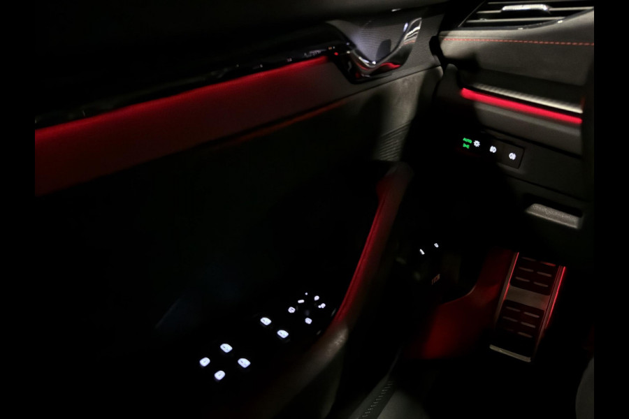 Škoda Octavia Combi 1.4 TSI RS iV PHEV Business | Pano | Head-Up | Led | Stuur verw. | Parksensoren |