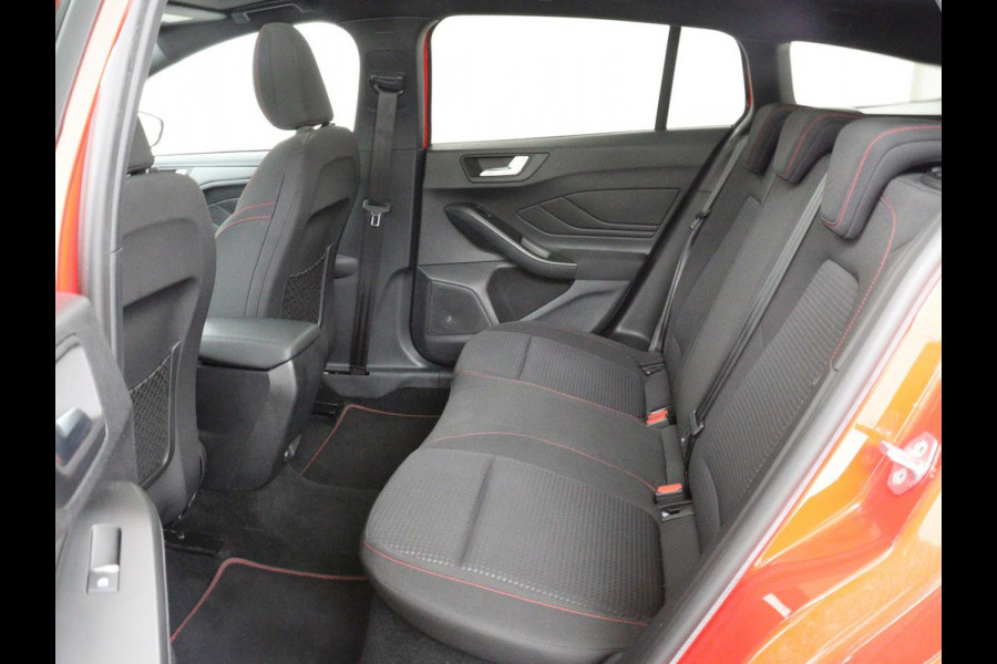 Ford Focus 1.0 EcoBoost ST Line | Panoramadak | Stoel & stuurverwarming | Camera | Carplay | 18'' | Full LED | Climate control | Keyless | Park Assist | Cruise control | Getint glas