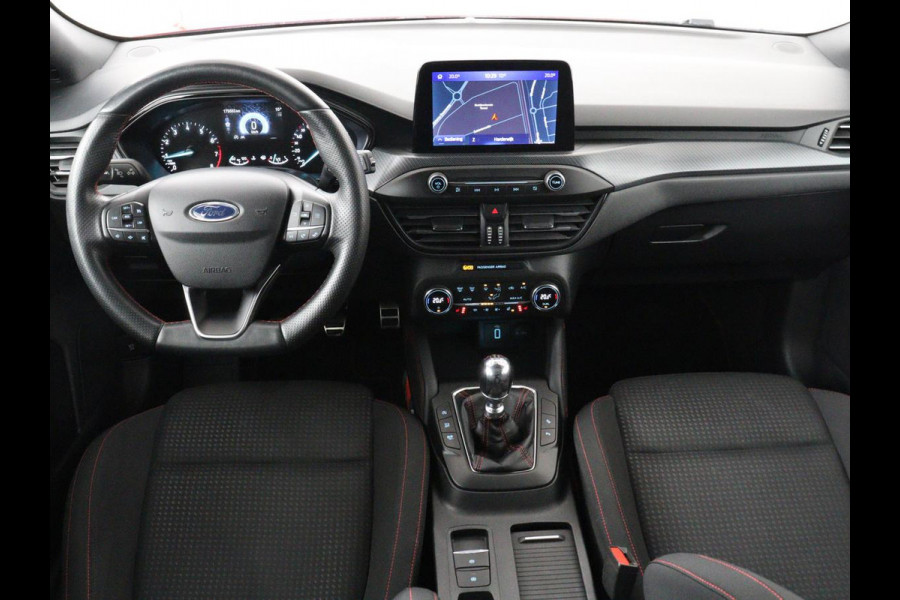 Ford Focus 1.0 EcoBoost ST Line | Panoramadak | Stoel & stuurverwarming | Camera | Carplay | 18'' | Full LED | Climate control | Keyless | Park Assist | Cruise control | Getint glas