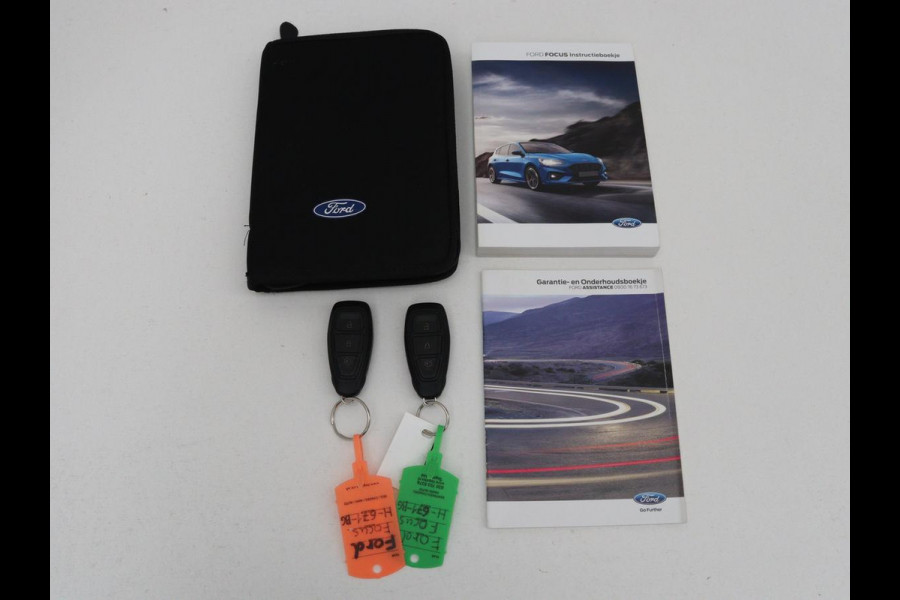 Ford Focus 1.0 EcoBoost ST Line | Panoramadak | Stoel & stuurverwarming | Camera | Carplay | 18'' | Full LED | Climate control | Keyless | Park Assist | Cruise control | Getint glas