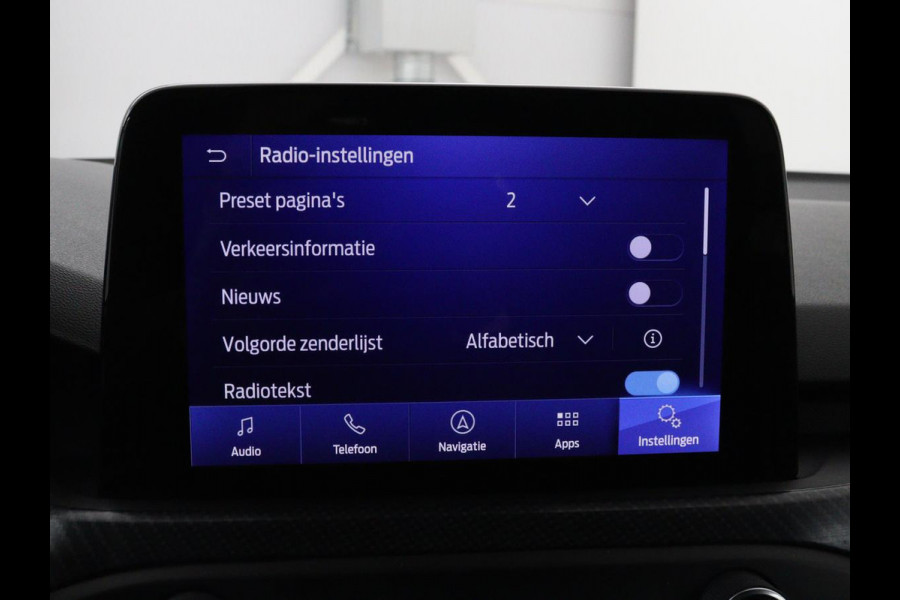 Ford Focus 1.0 EcoBoost ST Line | Panoramadak | Stoel & stuurverwarming | Camera | Carplay | 18'' | Full LED | Climate control | Keyless | Park Assist | Cruise control | Getint glas