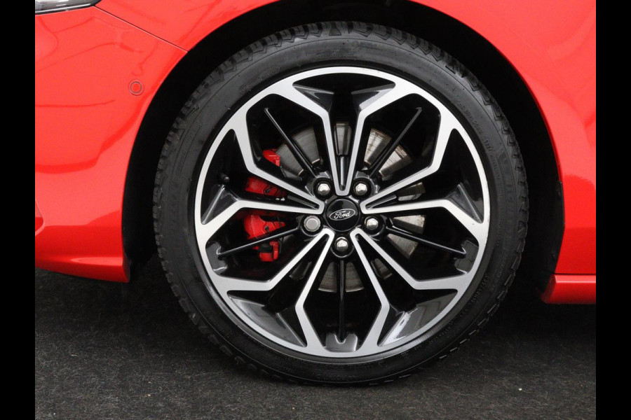 Ford Focus 1.0 EcoBoost ST Line | Panoramadak | Stoel & stuurverwarming | Camera | Carplay | 18'' | Full LED | Climate control | Keyless | Park Assist | Cruise control | Getint glas