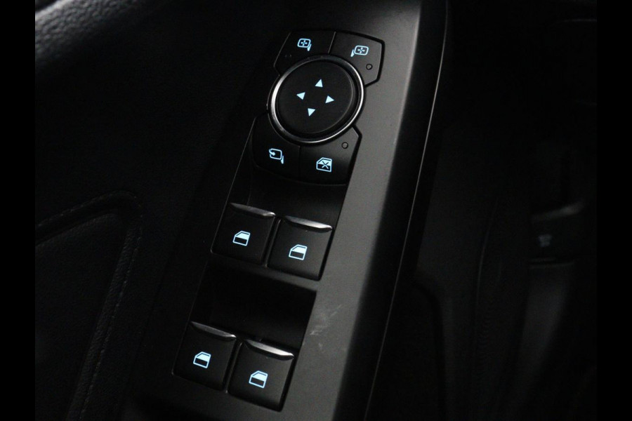 Ford Focus 1.0 EcoBoost ST Line | Panoramadak | Stoel & stuurverwarming | Camera | Carplay | 18'' | Full LED | Climate control | Keyless | Park Assist | Cruise control | Getint glas