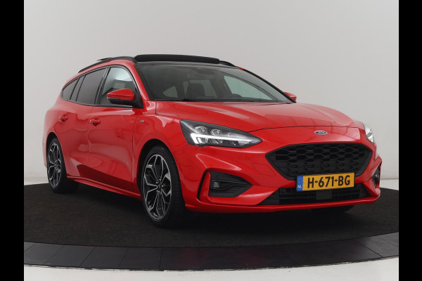 Ford Focus 1.0 EcoBoost ST Line | Panoramadak | Stoel & stuurverwarming | Camera | Carplay | 18'' | Full LED | Climate control | Keyless | Park Assist | Cruise control | Getint glas