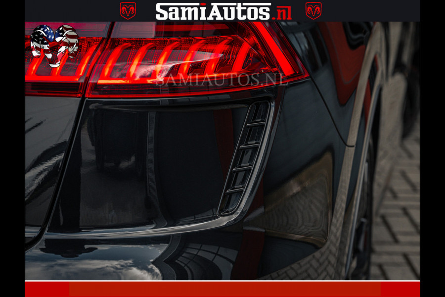 Audi RS Q8 RSQ8 BLACK OPS | 600PK 4.0 V8 TFSI QUATTRO | HUD | 4 WIELBESTURING | 23 INCH AUDI SPORT WHEELS | RS BEKLEDING ZWART | PANO | SOF BANG & OLUFSEN | PANORAMA DAK | De Lamborghini Urus en Audi RS Q8 zijn beide supersnelle SUV's met dezelfde basis (4.0L V8 twin-turbo motor van de VW Group)