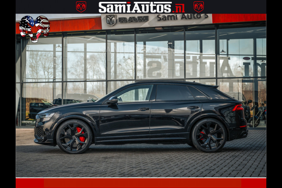 Audi RS Q8 RSQ8 BLACK OPS | 600PK 4.0 V8 TFSI QUATTRO | HUD | 4 WIELBESTURING | 23 INCH AUDI SPORT WHEELS | RS BEKLEDING ZWART | PANO | SOF BANG & OLUFSEN | PANORAMA DAK | De Lamborghini Urus en Audi RS Q8 zijn beide supersnelle SUV's met dezelfde basis (4.0L V8 twin-turbo motor van de VW Group)