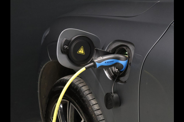 Volvo XC60 2.0 T8 Twin Engine AWD Momentum [SCHUIFKANTELDAK, APPLE CARPLAY, ANDROID, ELEKTRISCH VERSTELBARE STOELEN, STUURVERWARMING, STOELVERWARMING, VOL LEDER, CRUISE, CLIMATE, NIEUWSTAAT]