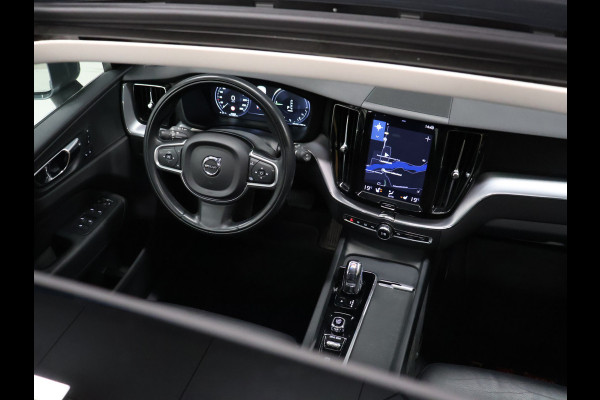 Volvo XC60 2.0 T8 Twin Engine AWD Momentum [SCHUIFKANTELDAK, APPLE CARPLAY, ANDROID, ELEKTRISCH VERSTELBARE STOELEN, STUURVERWARMING, STOELVERWARMING, VOL LEDER, CRUISE, CLIMATE, NIEUWSTAAT]