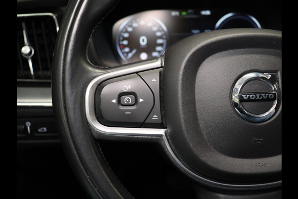 Volvo XC60 2.0 T8 Twin Engine AWD Momentum [SCHUIFKANTELDAK, APPLE CARPLAY, ANDROID, ELEKTRISCH VERSTELBARE STOELEN, STUURVERWARMING, STOELVERWARMING, VOL LEDER, CRUISE, CLIMATE, NIEUWSTAAT]