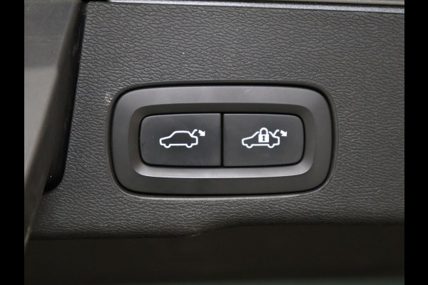 Volvo XC60 2.0 T8 Twin Engine AWD Momentum [SCHUIFKANTELDAK, APPLE CARPLAY, ANDROID, ELEKTRISCH VERSTELBARE STOELEN, STUURVERWARMING, STOELVERWARMING, VOL LEDER, CRUISE, CLIMATE, NIEUWSTAAT]