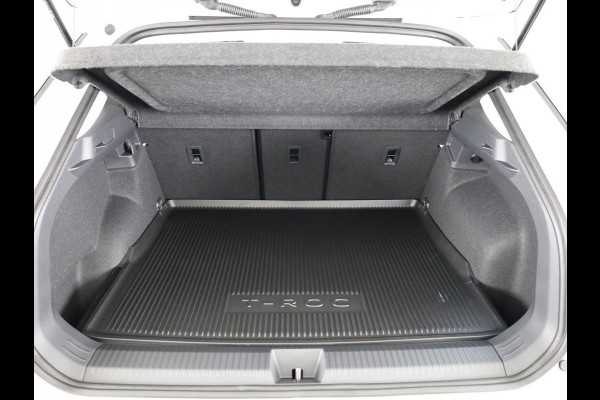 Volkswagen T-Roc Life First Edition 1.5 eTSI 85 kW / 116 PK SUV 7 v