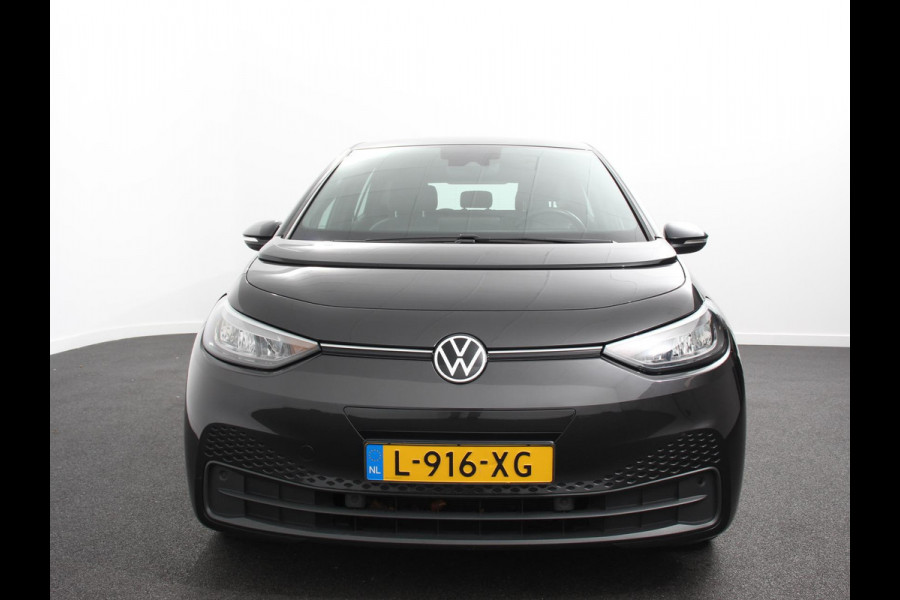 Volkswagen ID.3 Life 58 kWh Climate control Navigatie Cruise control Parkeersensoren voor + achter LED Voorstoelen verwarmd Apple Carplay/ Android Auto