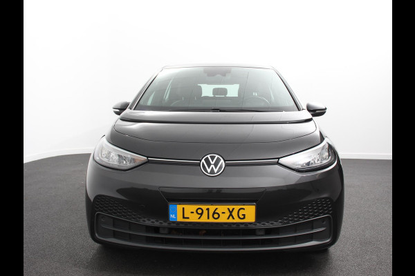 Volkswagen ID.3 Life 58 kWh Climate control Navigatie Cruise control Parkeersensoren voor + achter LED Voorstoelen verwarmd Apple Carplay/ Android Auto