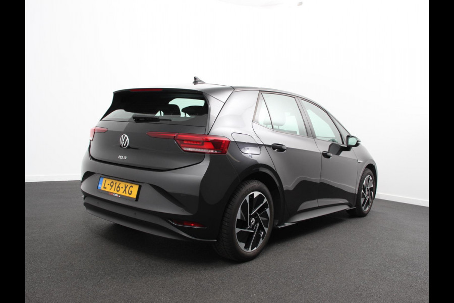 Volkswagen ID.3 Life 58 kWh Climate control Navigatie Cruise control Parkeersensoren voor + achter LED Voorstoelen verwarmd Apple Carplay/ Android Auto