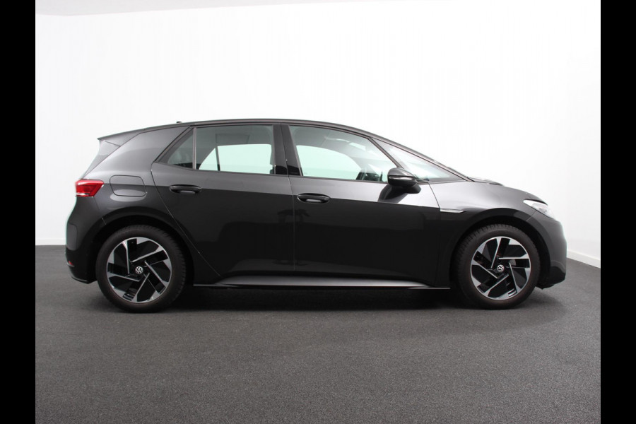 Volkswagen ID.3 Life 58 kWh Climate control Navigatie Cruise control Parkeersensoren voor + achter LED Voorstoelen verwarmd Apple Carplay/ Android Auto