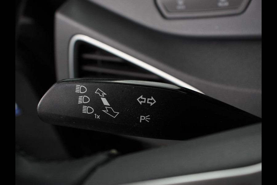 Volkswagen ID.3 Life 58 kWh Climate control Navigatie Cruise control Parkeersensoren voor + achter LED Voorstoelen verwarmd Apple Carplay/ Android Auto