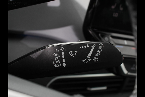 Volkswagen ID.3 Life 58 kWh Climate control Navigatie Cruise control Parkeersensoren voor + achter LED Voorstoelen verwarmd Apple Carplay/ Android Auto