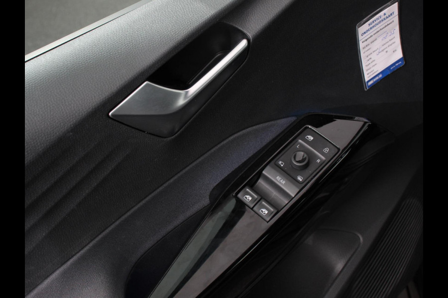 Volkswagen ID.3 Life 58 kWh Climate control Navigatie Cruise control Parkeersensoren voor + achter LED Voorstoelen verwarmd Apple Carplay/ Android Auto