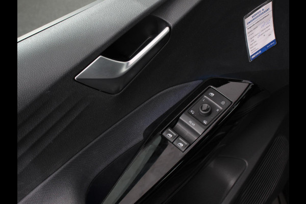 Volkswagen ID.3 Life 58 kWh Climate control Navigatie Cruise control Parkeersensoren voor + achter LED Voorstoelen verwarmd Apple Carplay/ Android Auto