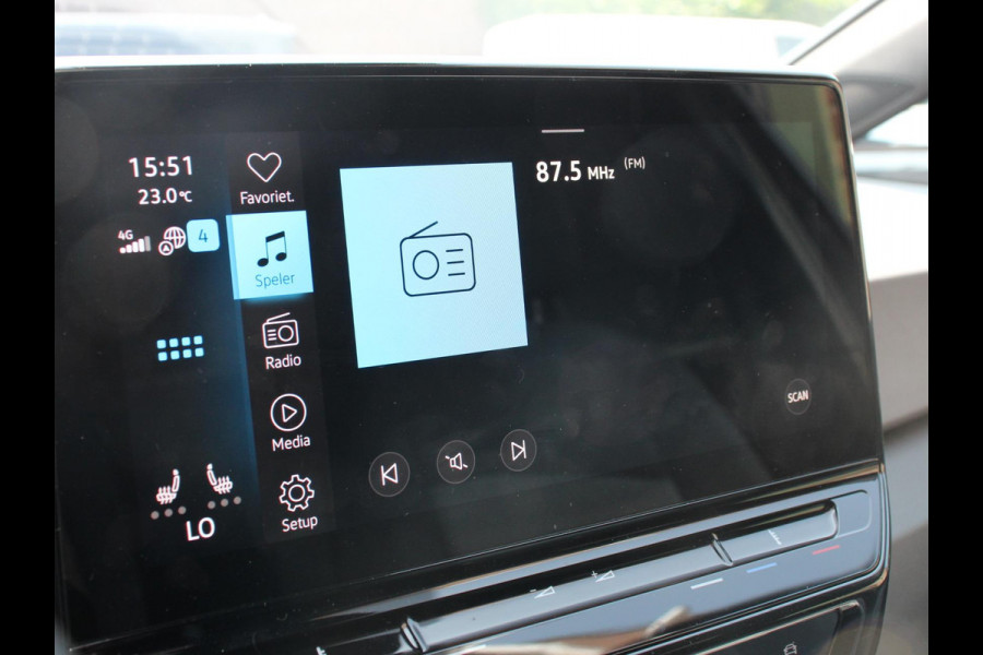 Volkswagen ID.3 Life 58 kWh Climate control Navigatie Cruise control Parkeersensoren voor + achter LED Voorstoelen verwarmd Apple Carplay/ Android Auto