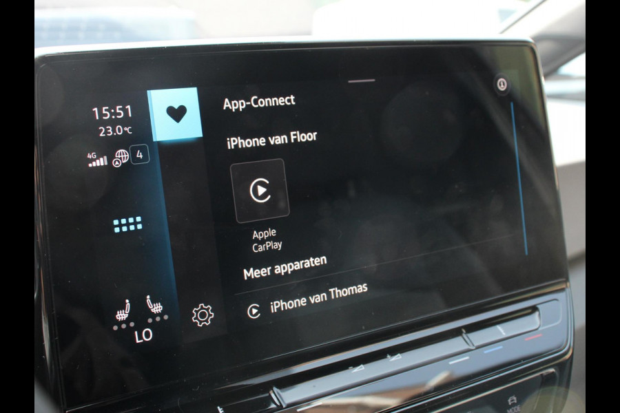 Volkswagen ID.3 Life 58 kWh Climate control Navigatie Cruise control Parkeersensoren voor + achter LED Voorstoelen verwarmd Apple Carplay/ Android Auto