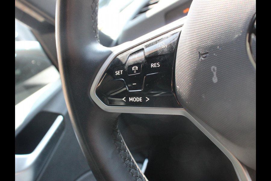 Volkswagen ID.3 Life 58 kWh Climate control Navigatie Cruise control Parkeersensoren voor + achter LED Voorstoelen verwarmd Apple Carplay/ Android Auto