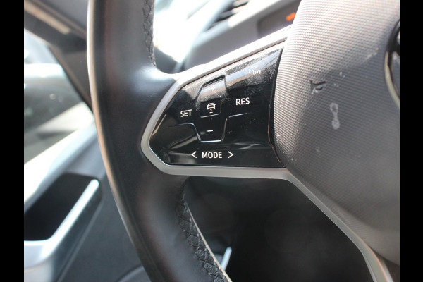 Volkswagen ID.3 Life 58 kWh Climate control Navigatie Cruise control Parkeersensoren voor + achter LED Voorstoelen verwarmd Apple Carplay/ Android Auto