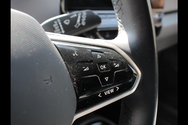 Volkswagen ID.3 Life 58 kWh Climate control Navigatie Cruise control Parkeersensoren voor + achter LED Voorstoelen verwarmd Apple Carplay/ Android Auto