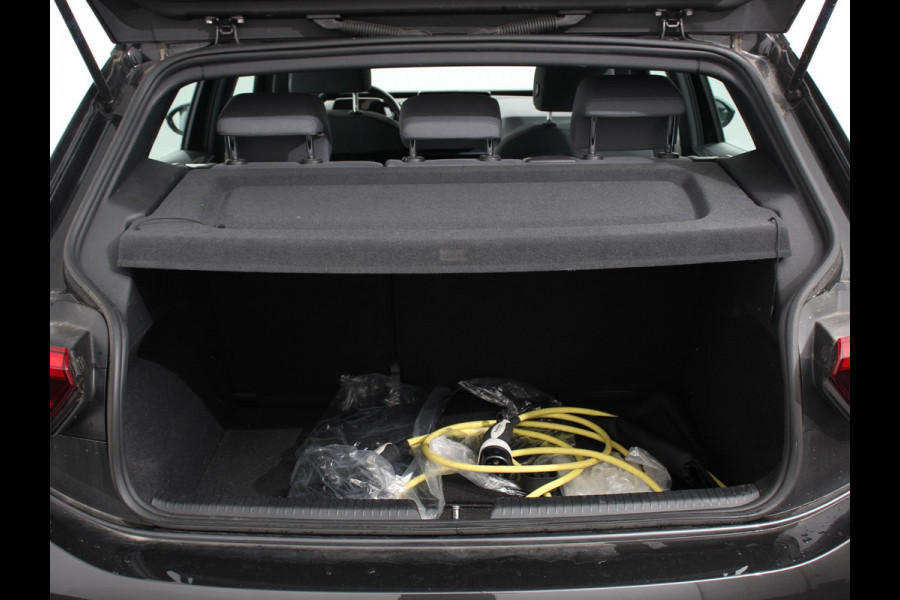 Volkswagen ID.3 Life 58 kWh Climate control Navigatie Cruise control Parkeersensoren voor + achter LED Voorstoelen verwarmd Apple Carplay/ Android Auto