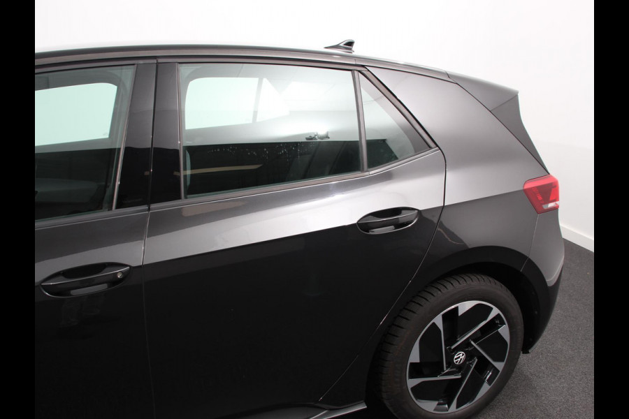 Volkswagen ID.3 Life 58 kWh Climate control Navigatie Cruise control Parkeersensoren voor + achter LED Voorstoelen verwarmd Apple Carplay/ Android Auto