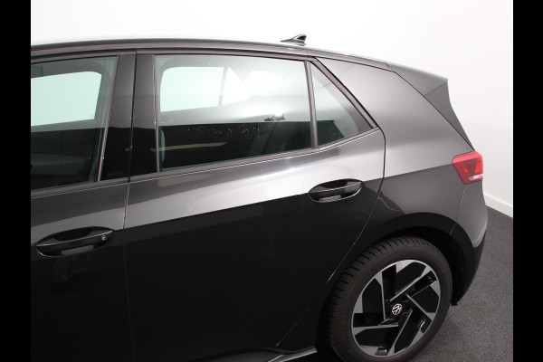 Volkswagen ID.3 Life 58 kWh Climate control Navigatie Cruise control Parkeersensoren voor + achter LED Voorstoelen verwarmd Apple Carplay/ Android Auto