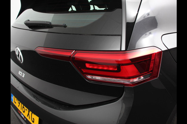 Volkswagen ID.3 Life 58 kWh Climate control Navigatie Cruise control Parkeersensoren voor + achter LED Voorstoelen verwarmd Apple Carplay/ Android Auto