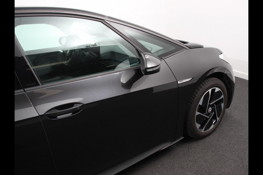 Volkswagen ID.3 Life 58 kWh Climate control Navigatie Cruise control Parkeersensoren voor + achter LED Voorstoelen verwarmd Apple Carplay/ Android Auto