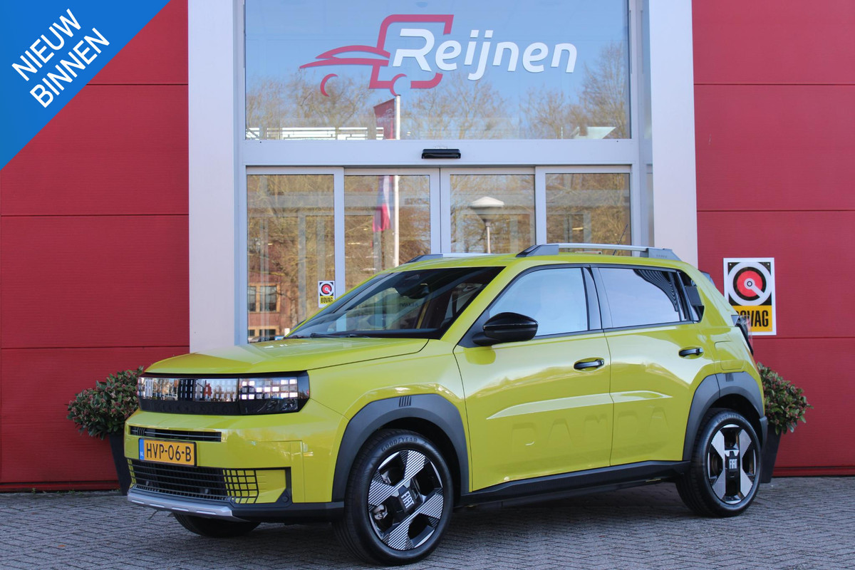 Fiat Grande Panda LA PRIMA 113PK 11 kW 44 kWh | WINTERPACK: STOEL/STUUR/VOORRUIT VERWARMING | DRAADLOZE APPLE CARPLAY/ANDROID AUTO | NAVIGATIE | ACHTERUITRIJCAMERA | PARKEERSENSOREN VOOR + ACHTER | DRAADLOZE TELEFOONLADER | LED KOPLAMPEN | CLIMATE CONTROL | 3-FASE | 17" LICHTMETALEN VELGEN | PRIVACY GLASS | ACHTERSPOILER |